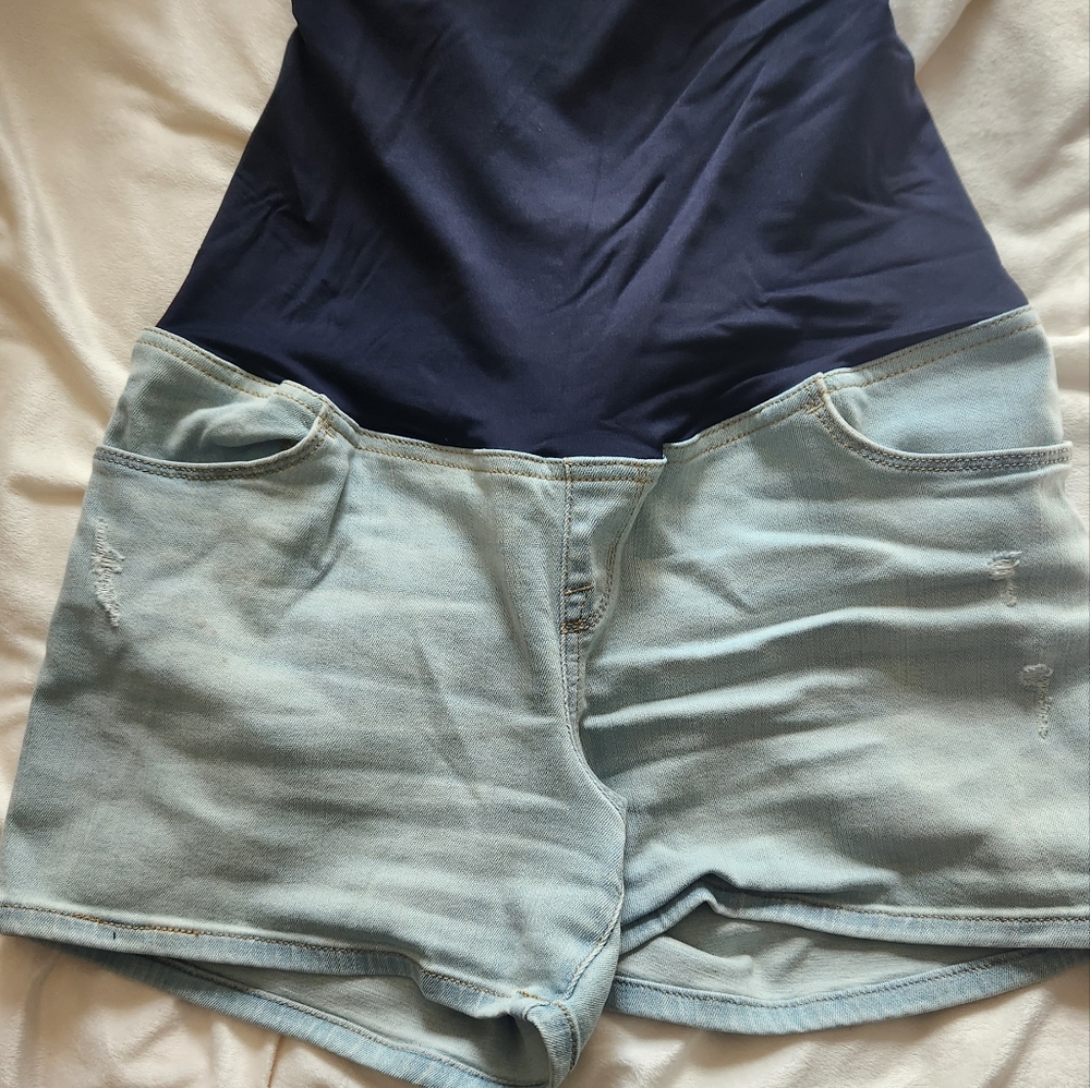 Ingrid & Isabel Maternity Shorts -Like New